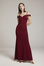 Sukienka typu off-neck na studniówkę 2026