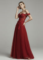 Czerwona sukienka z brokatem na studniówkę 2026