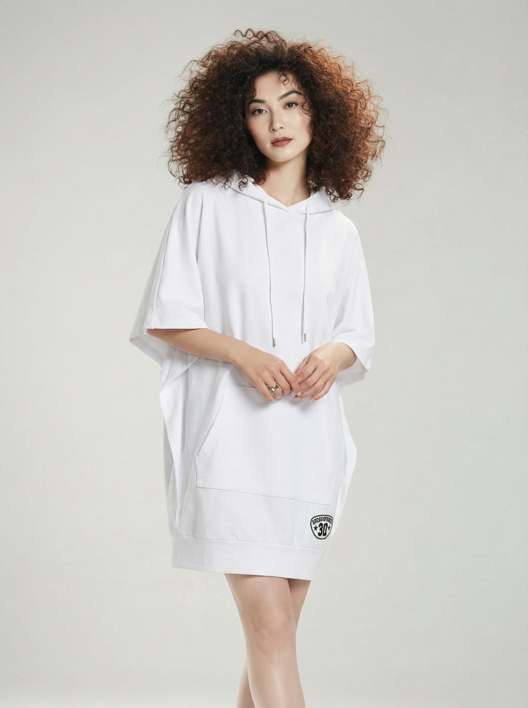 Uniwersalna biała bluza sportowa