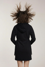 Sukienka w stylu bluzy sportowej z kapturem