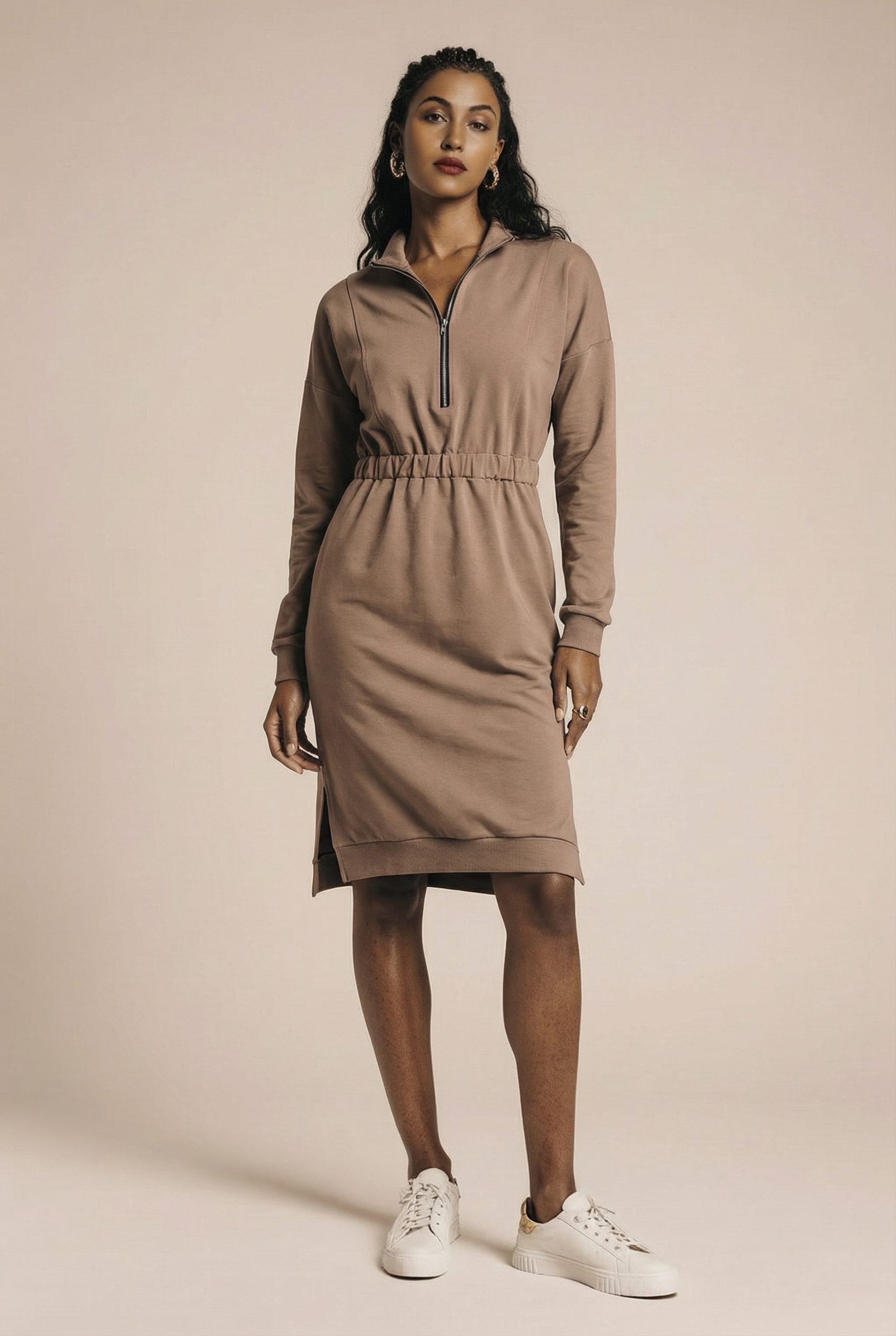 Sukienka w stylu bluzy sportowej