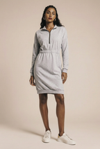 Sukienka w stylu bluzy sportowej