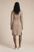 Sukienka w stylu bluzy sportowej