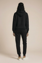 Luźne sportowe spodnie z ozdobnymi szwami