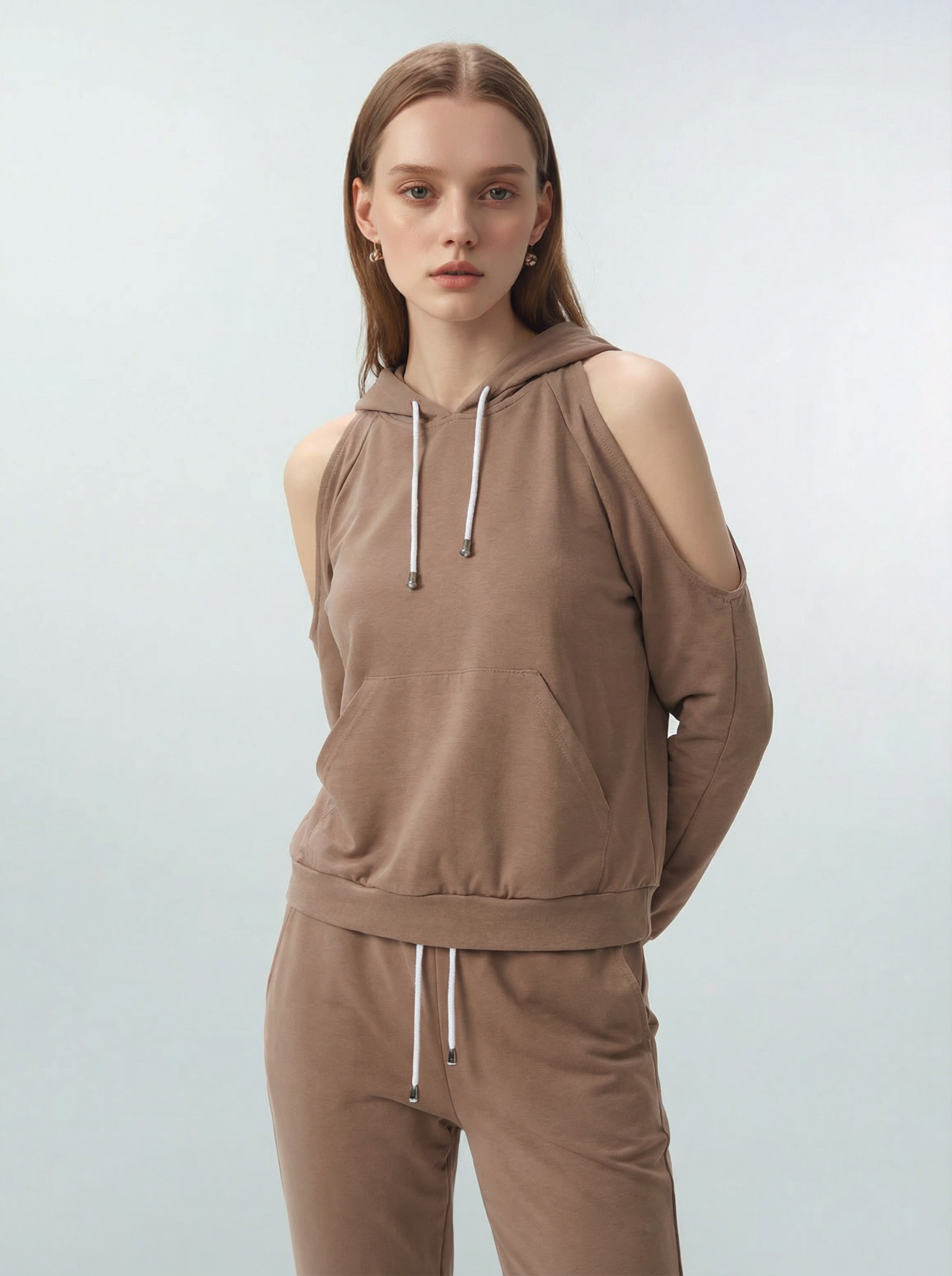 Bluza sportowa z wycięciami eksponującymi ramiona