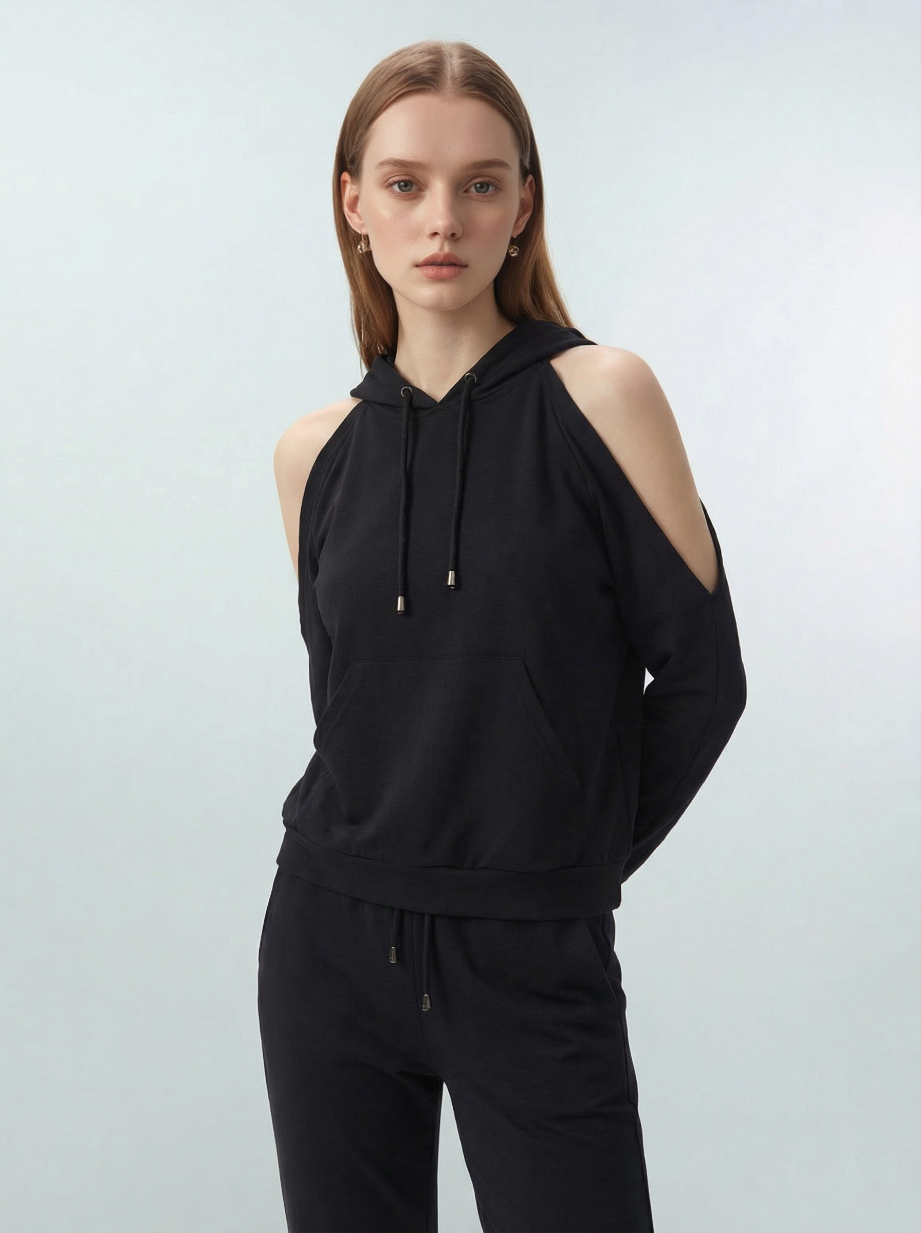 Bluza sportowa z wycięciami eksponującymi ramiona