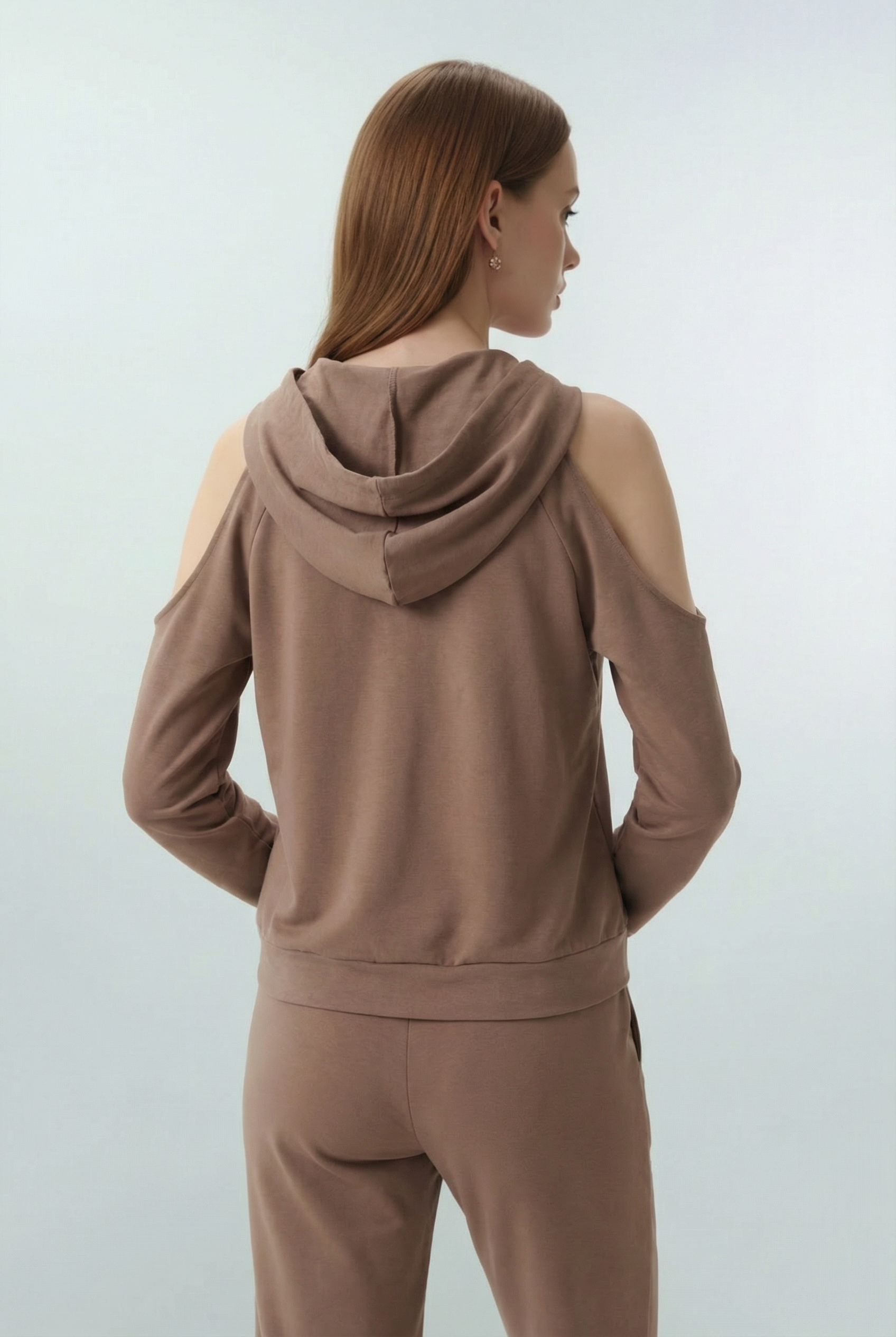 Bluza sportowa z wycięciami eksponującymi ramiona