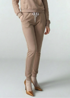 Spodnie dresowe wykonane z cienkiej dzianiny