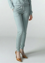 Spodnie dresowe wykonane z cienkiej dzianiny