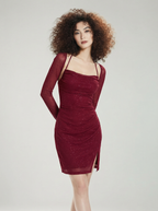 Dress with a slit at the back and long sleeves