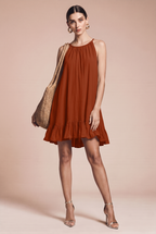 Plisowana sukienka bez rękawów typu halter