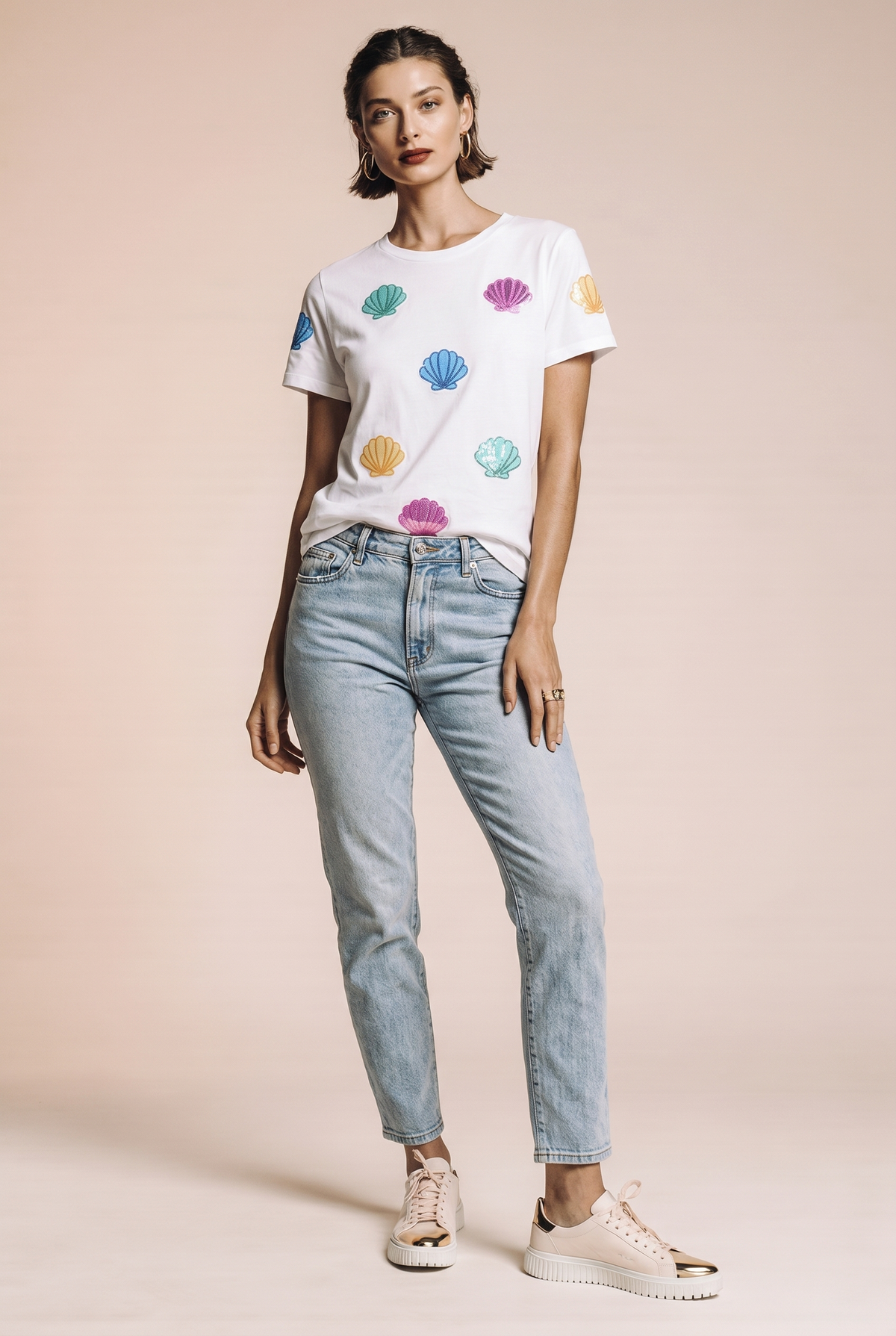 Summer T-shirt with sequins and graphic print