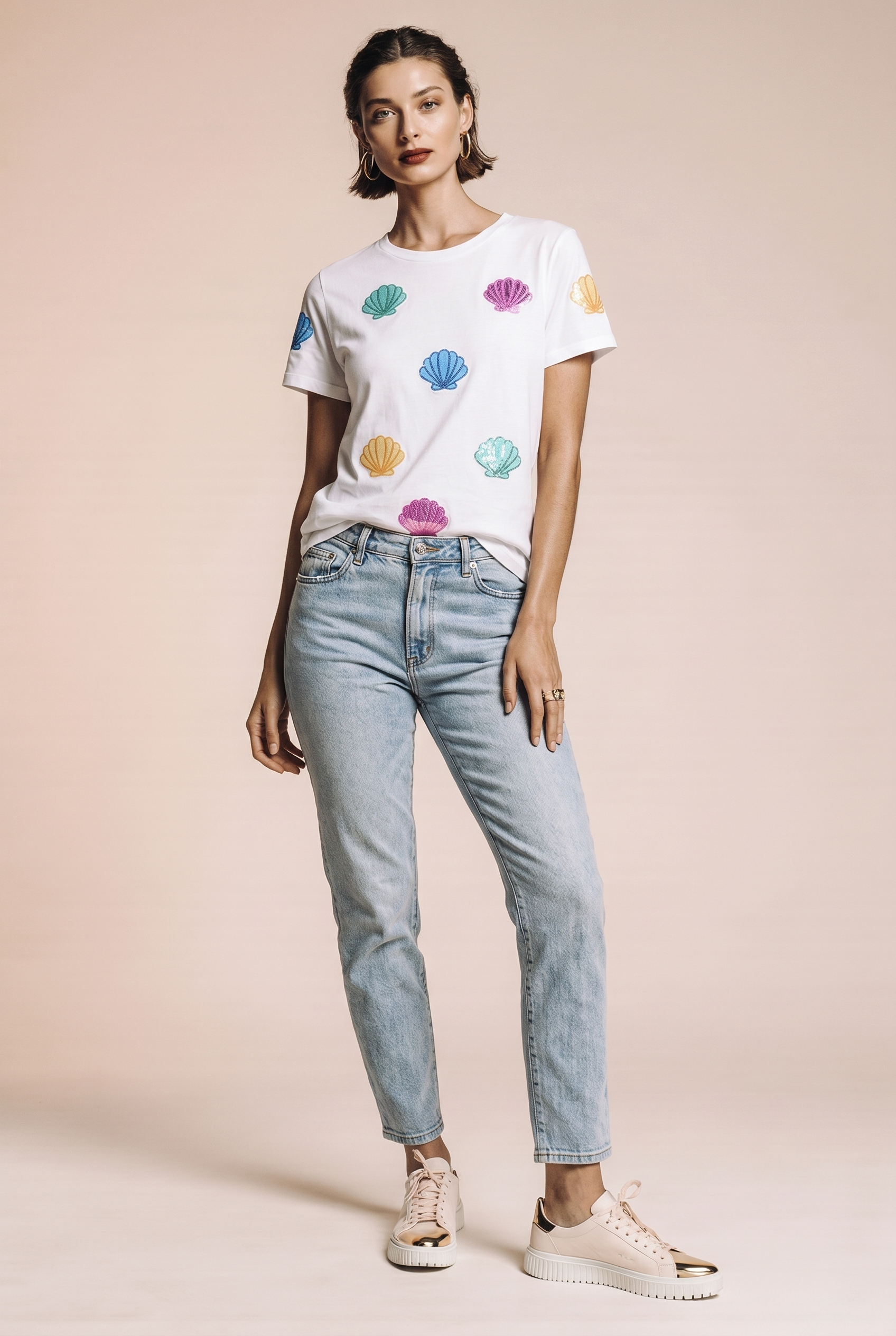 Summer T-shirt with sequins and graphic print