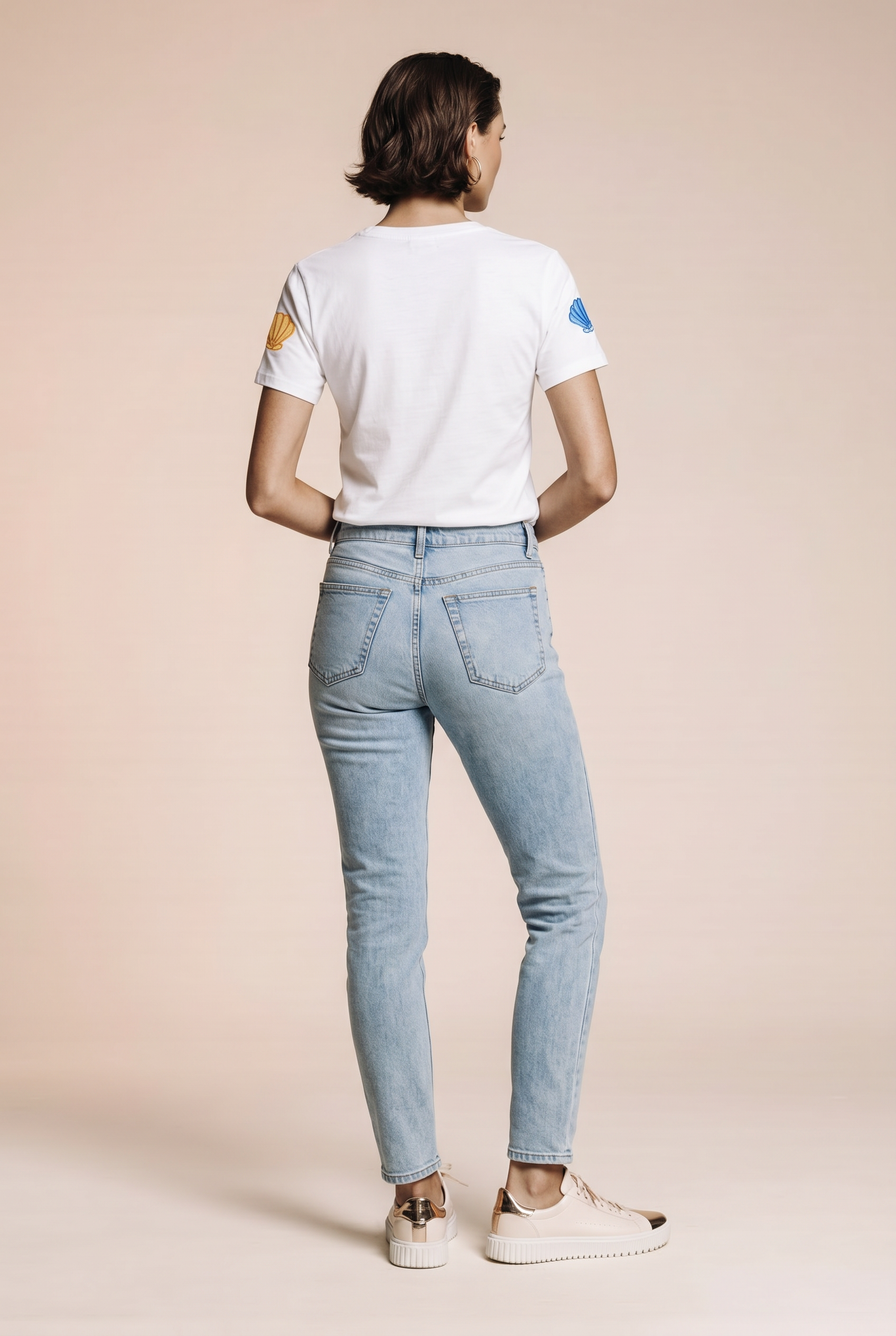 Summer T-shirt with sequins and graphic print