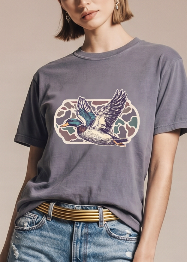 T-shirt with graphic print and round neck