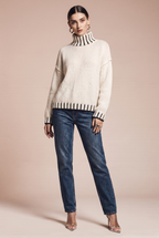 Sweter typu golf z obniżoną linią ramion