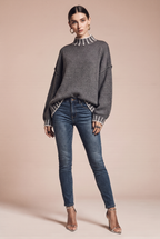 Sweter typu golf z obniżoną linią ramion