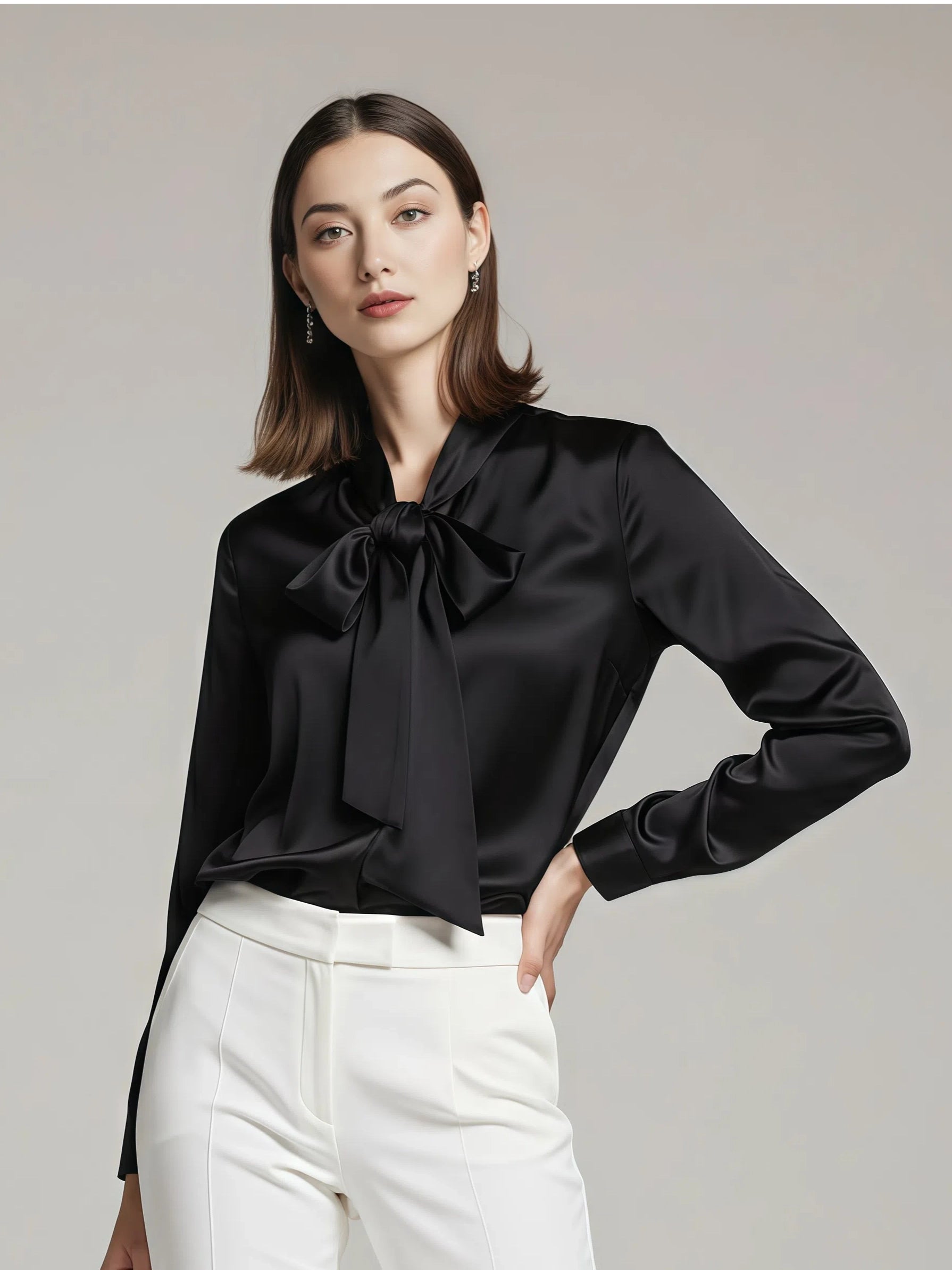 Minimalistyczna jedwabna koszula z kokardą