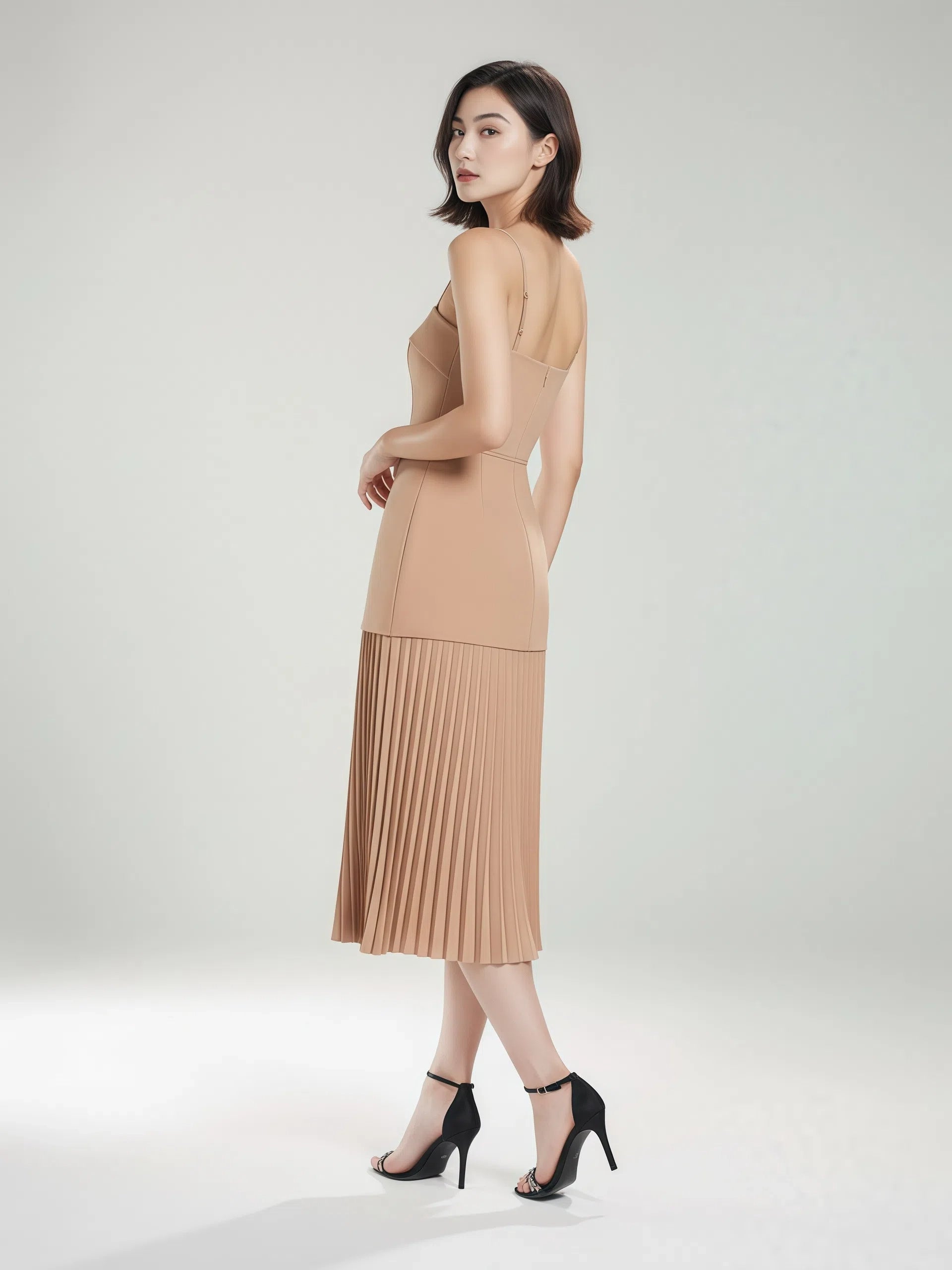 Plisowana sukienka na ramiączkach