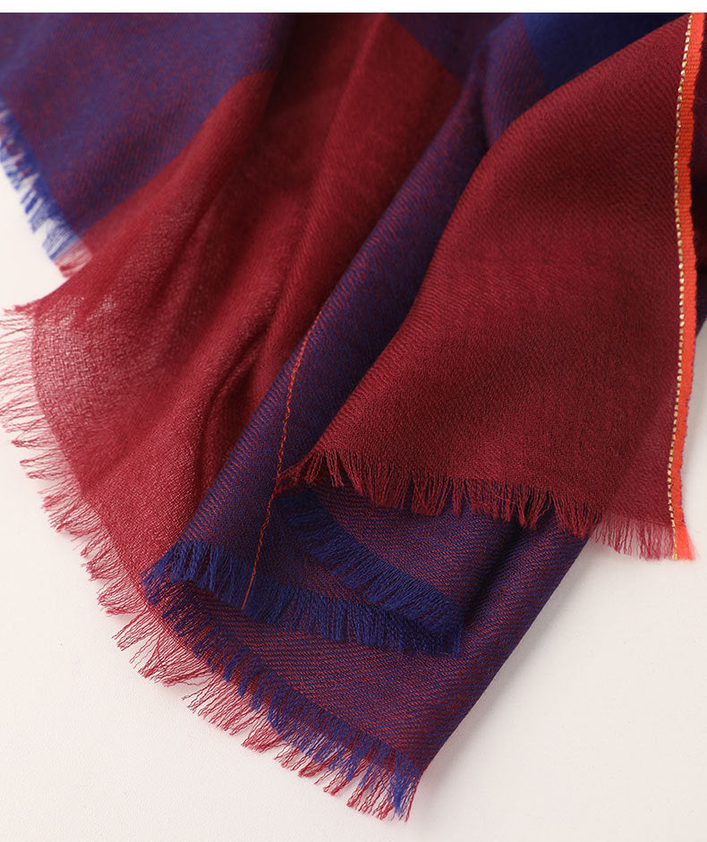 Wielokolorowy długi szal w kratkę