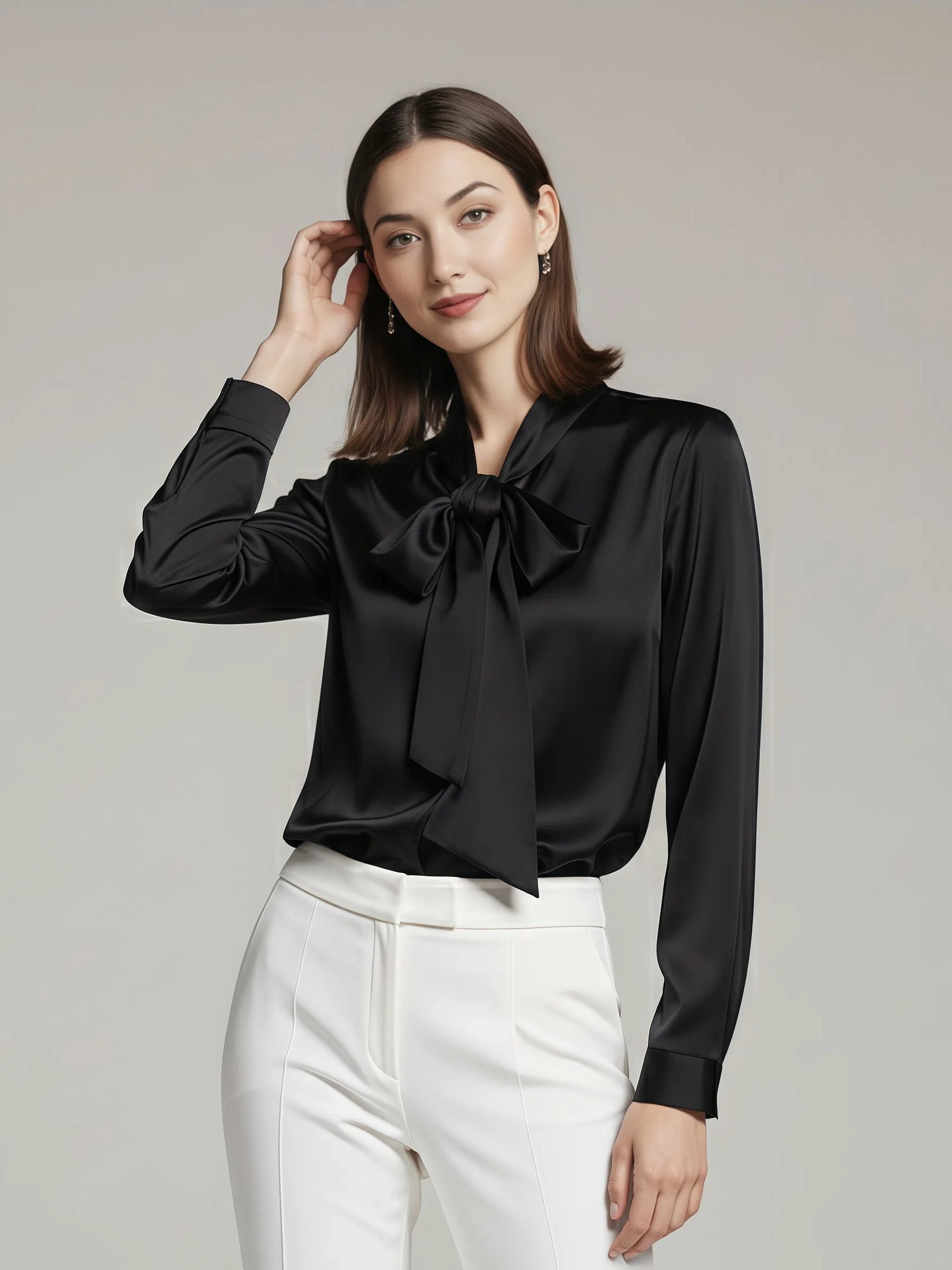 Minimalistyczna jedwabna koszula z kokardą