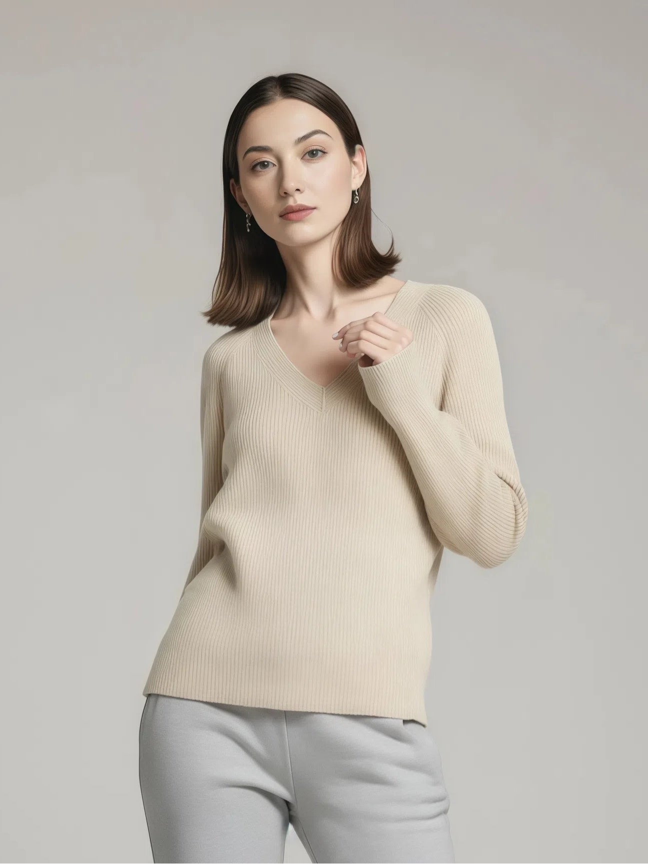 Sweter dzianinowy z dekoltem w serek