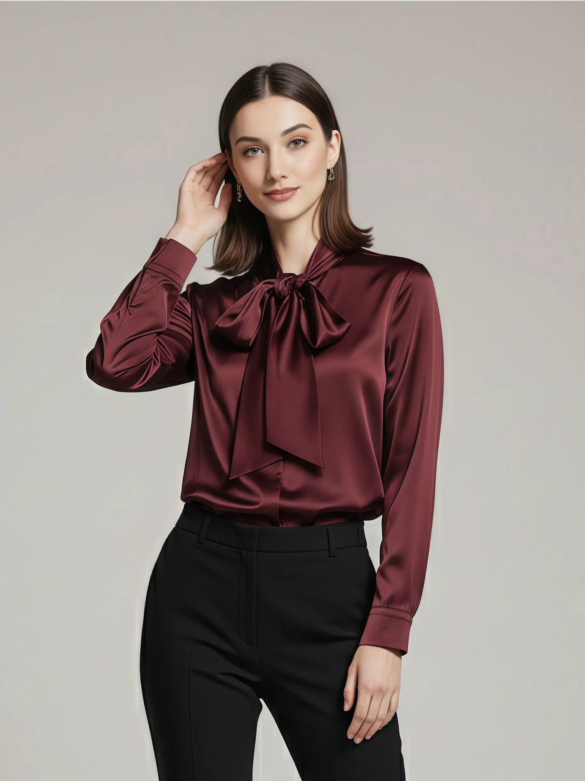 Minimalistyczna jedwabna koszula z kokardą