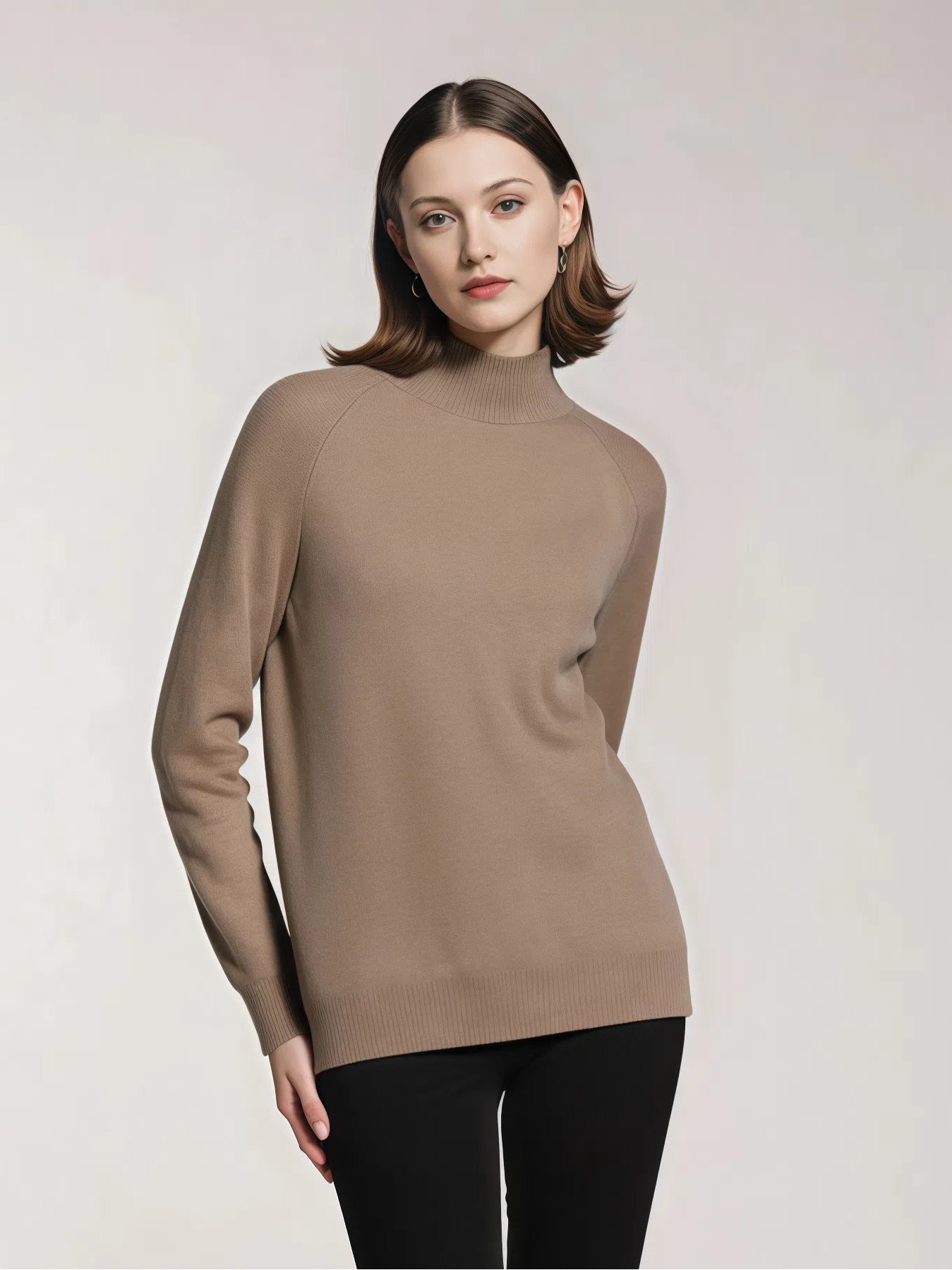 Krótki kaszmirowy sweter z półwysokim kołnierzem