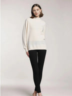 Krótki kaszmirowy sweter z półwysokim kołnierzem