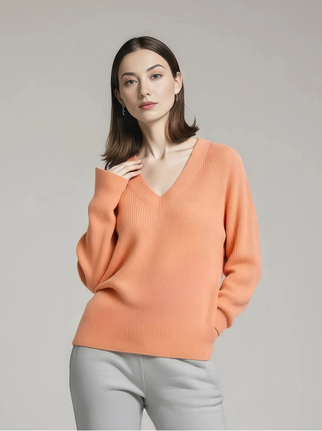 Sweter dzianinowy z dekoltem w serek