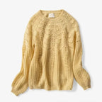 Szeroki sweter we wzory