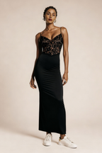 Koronkowa sukienka MAXI z dekoltem w serek