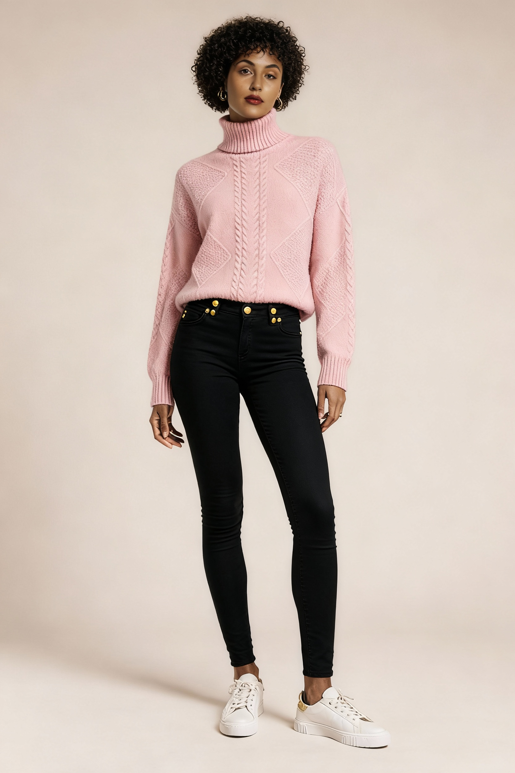 Luźny kaszmirowy sweter z wysokim kołnierzem