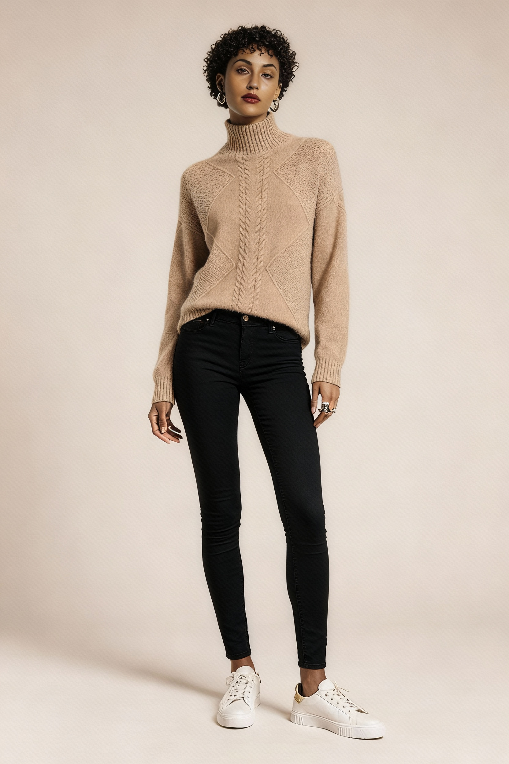 Luźny kaszmirowy sweter z wysokim kołnierzem