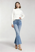 Modne spodnie jeansowe z rozcięciem typu boot-cut