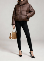 Puszysta krótka kurtka z kapturem