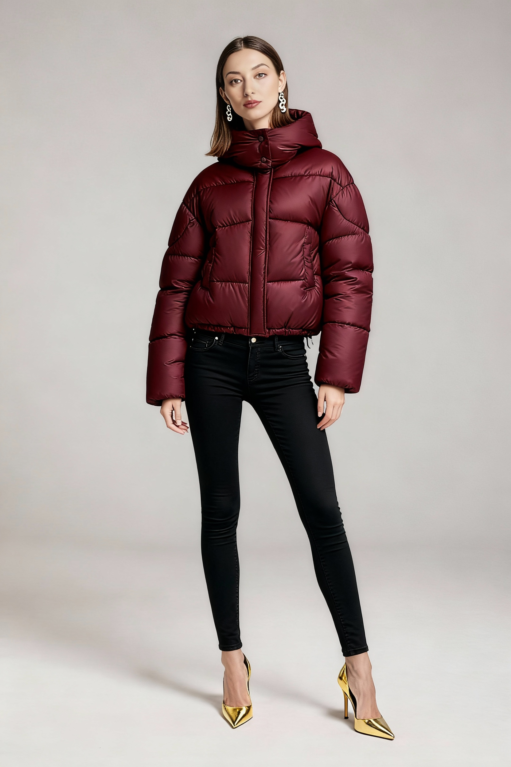 Puszysta krótka kurtka z kapturem