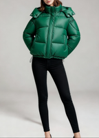 Puszysta krótka kurtka z kapturem