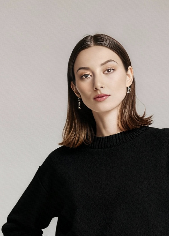 Cienka sweterkowa bluzka z okrągłym dekoltem