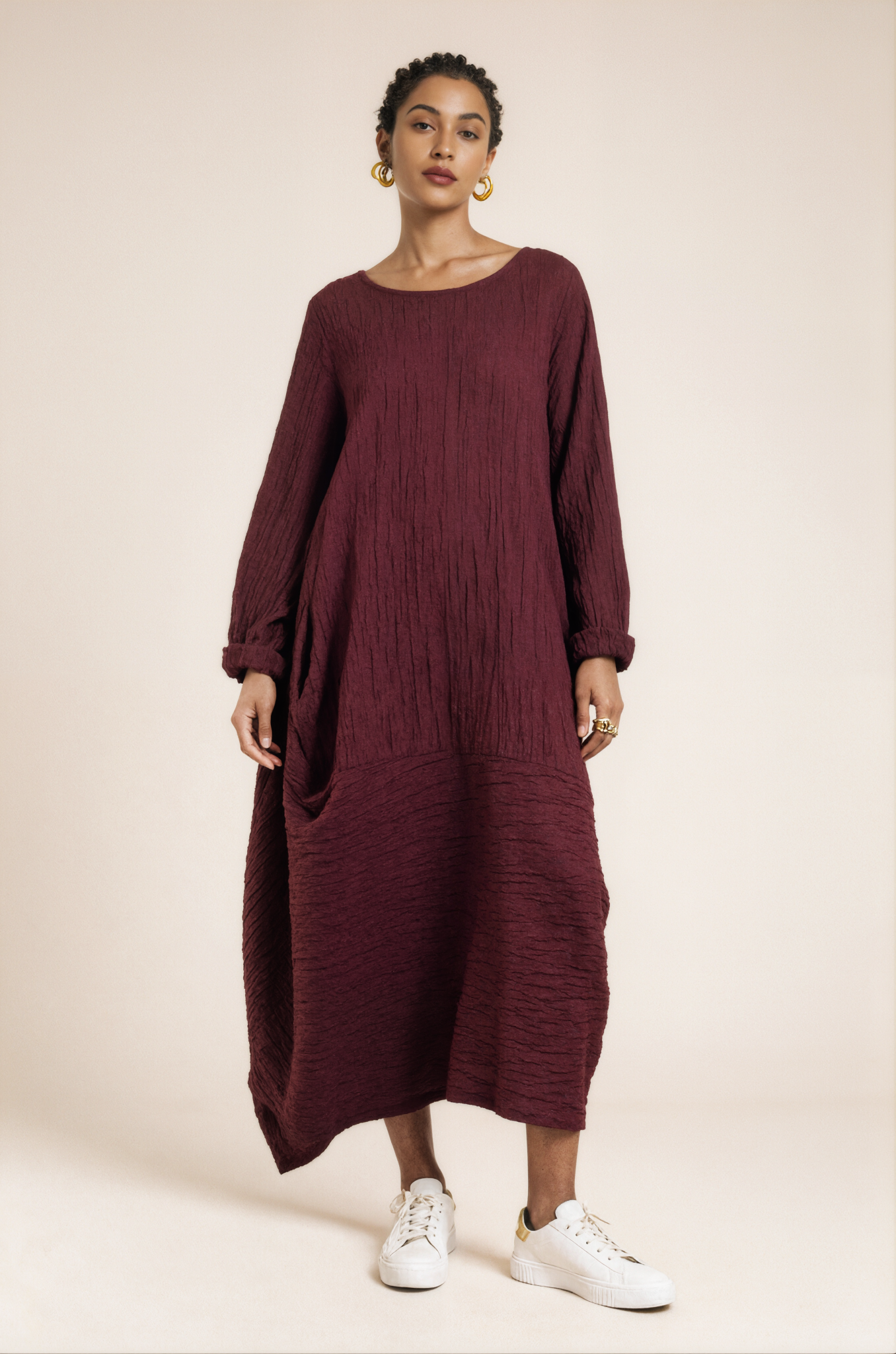 Luźna plisowana sukienka z cienkiej bawełny