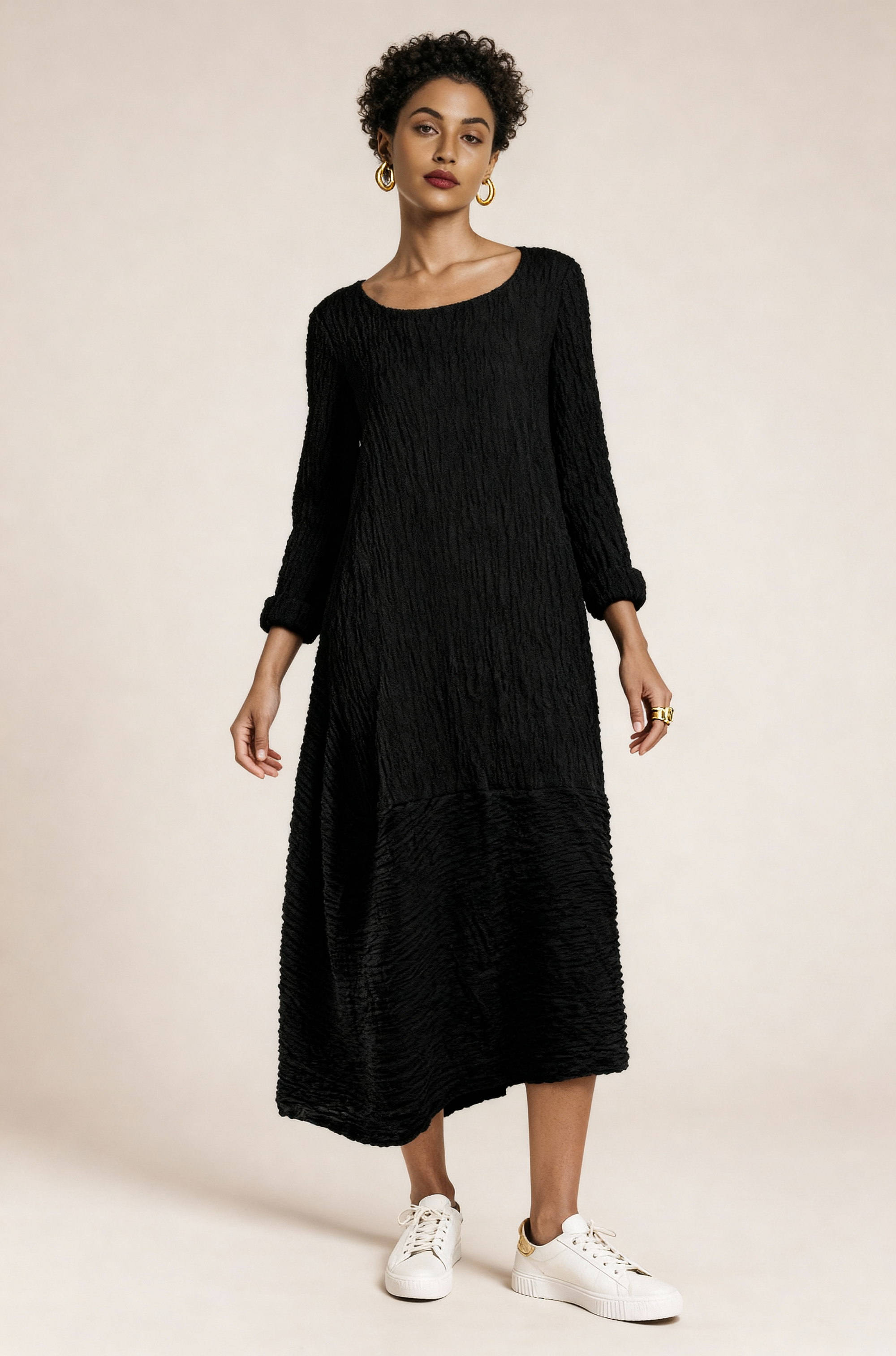 Luźna plisowana sukienka z cienkiej bawełny