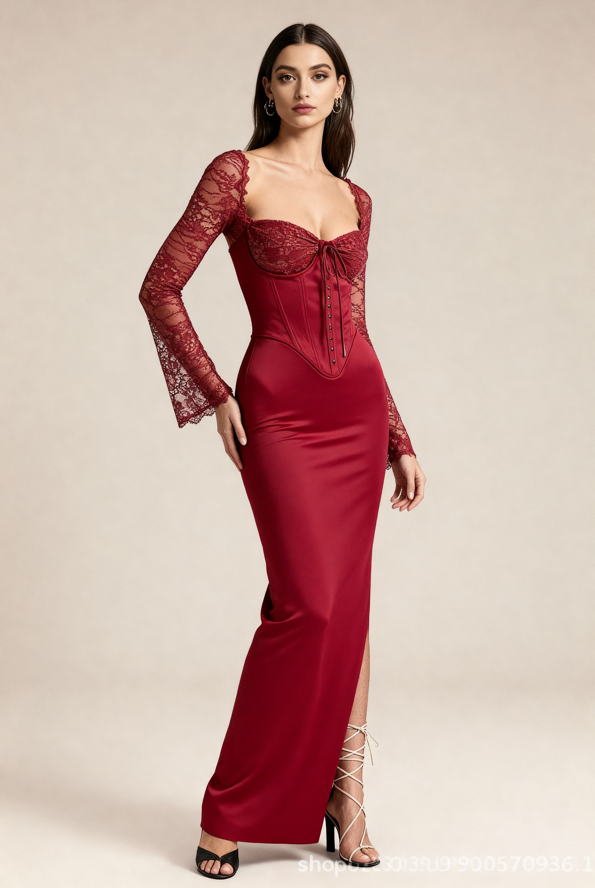 Koronkowa sukienka z wiązaniem na plecach