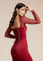 Koronkowa sukienka z wiązaniem na plecach