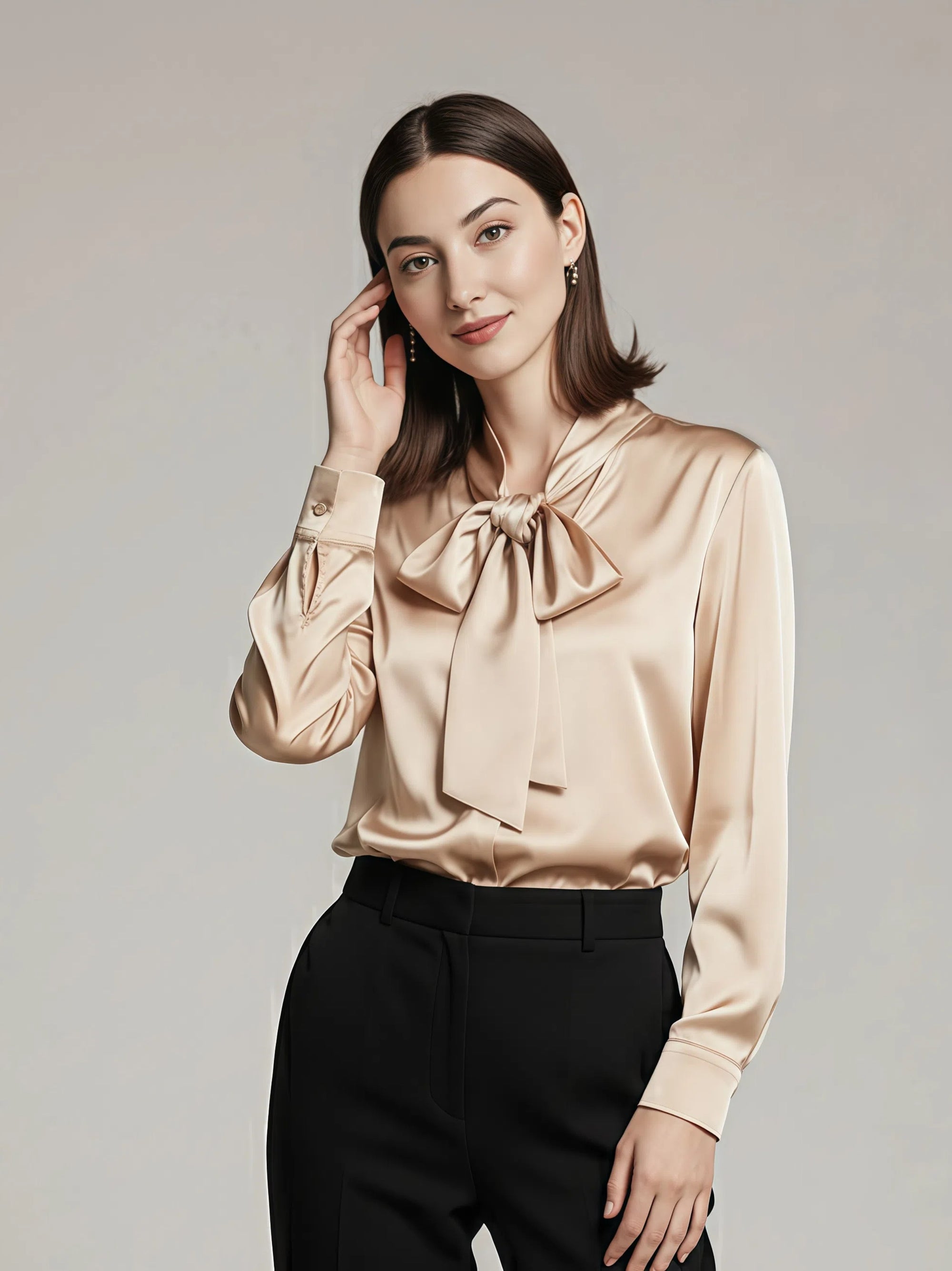 Minimalistyczna jedwabna koszula z kokardą