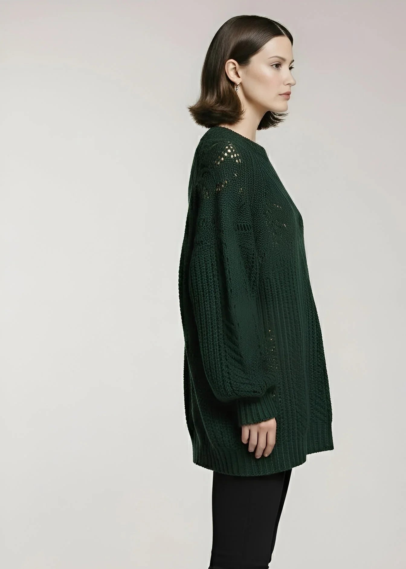 Szeroki sweter we wzory