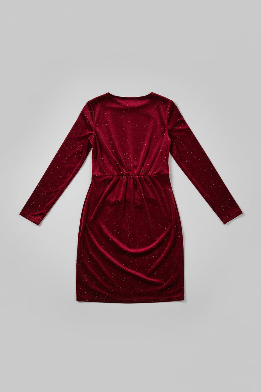 Aksamitna sukienka w dekoltem w serek