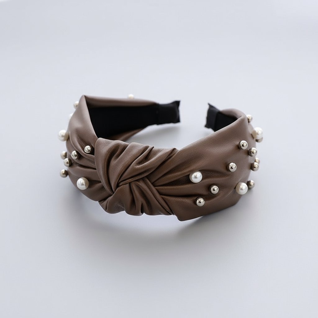 Skórzana opaska na głowę z koralikami i perłami