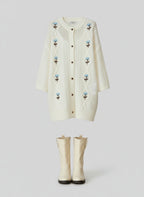 Luźny kardigan z haftowanymi kwiatkami