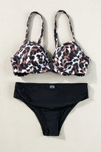 Bikini w panterkę z urokliwym dekoltem