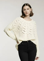 Szeroki sweter we wzory